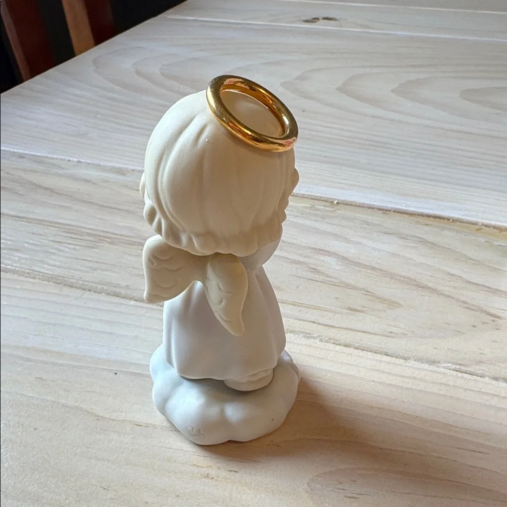 Precious Moments Porcelain Figurine Month Of December Model #261327